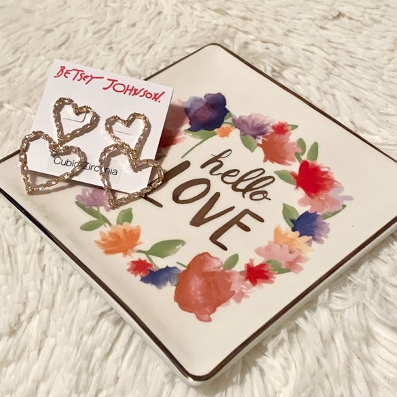 NWT Betsey Johnson crystal cuties heart earrings - Picture 3 of 7